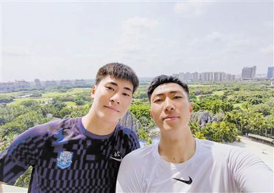在这之中，最引人注目的是卡塞米罗，他收到了沙特的一份重要报价，并正在考虑转会。